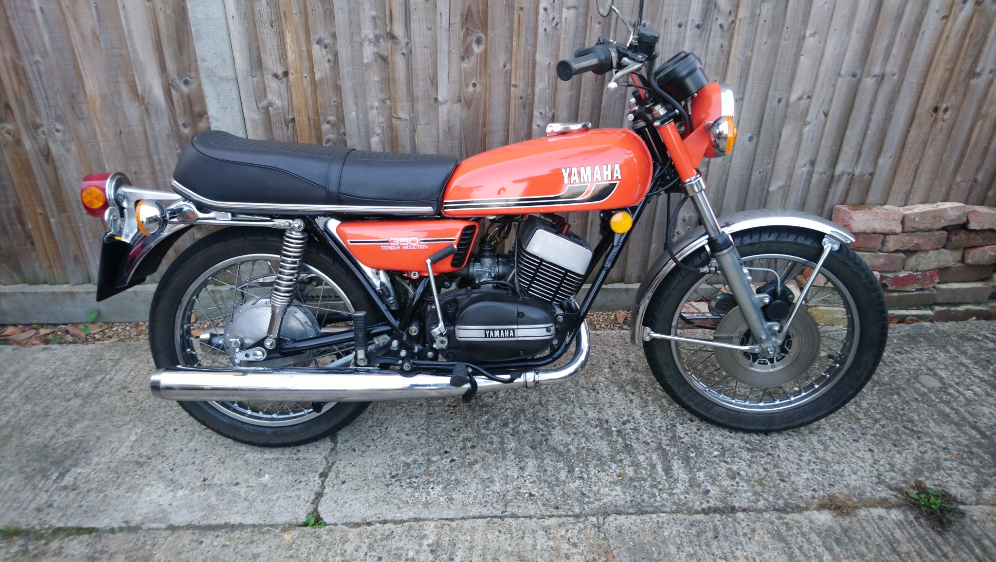 1975 Yamaha RD350B photograph 1