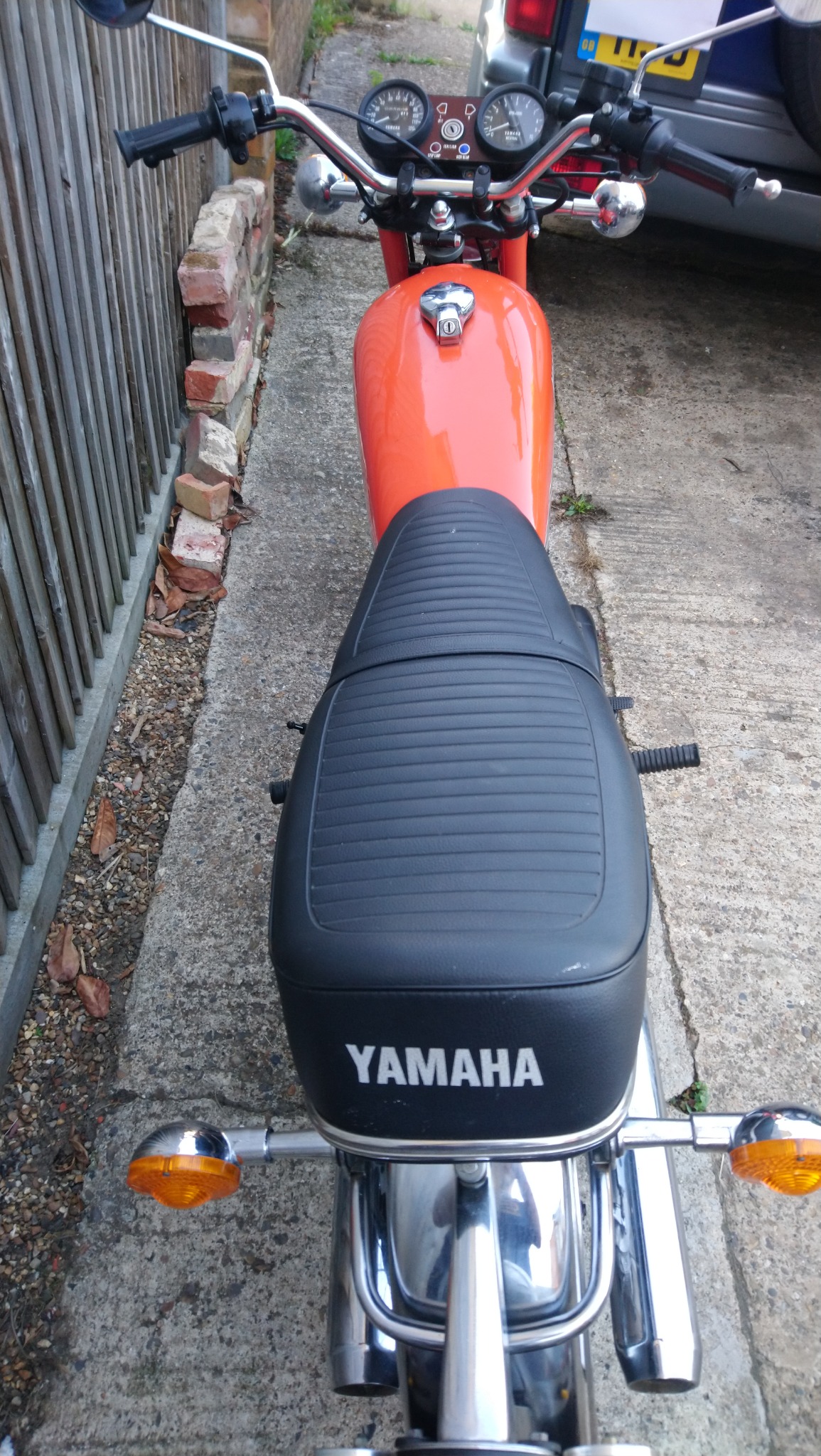 1975 Yamaha RD350B photograph 3