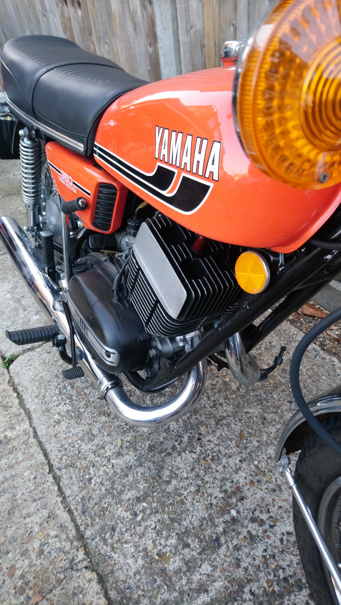 1975 Yamaha RD350B photograph 7