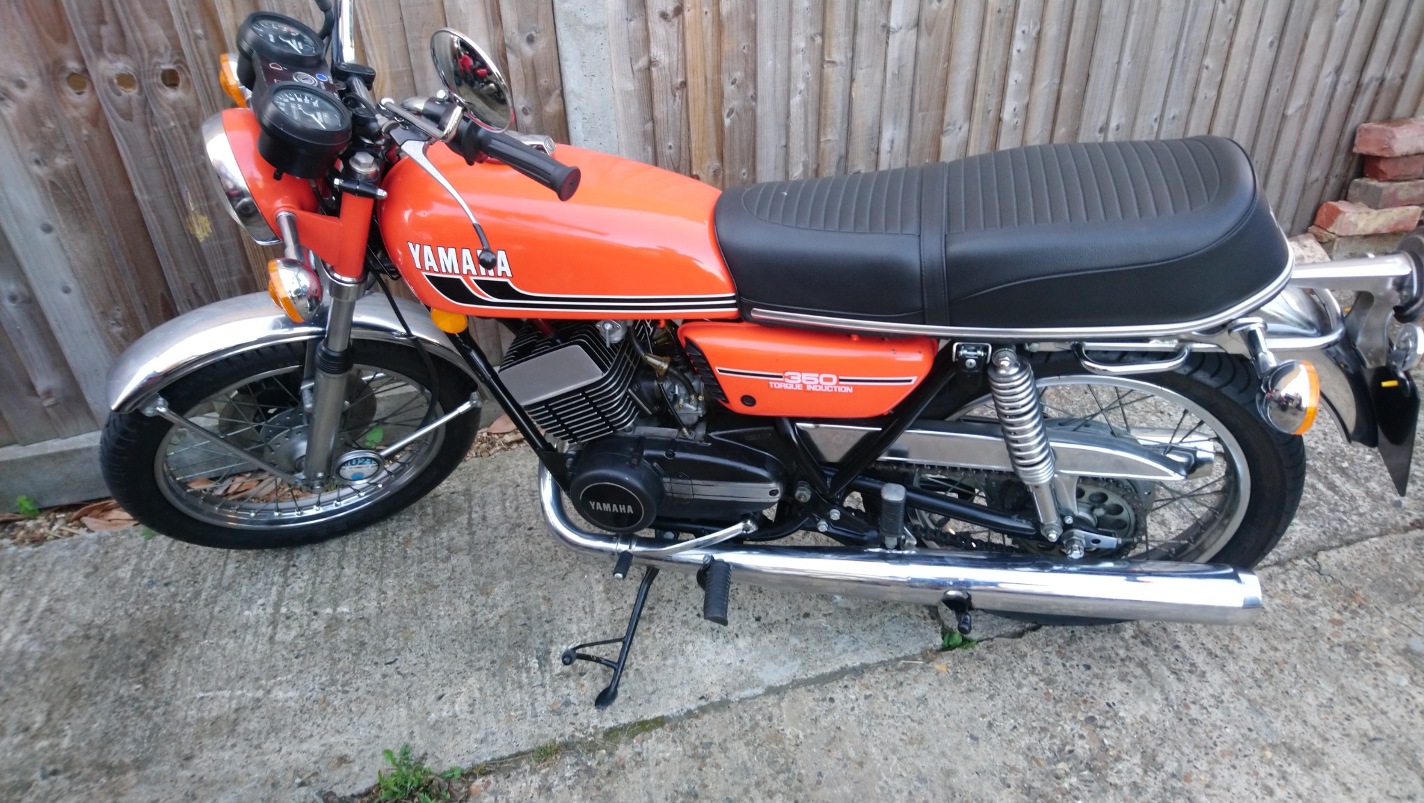 1975 Yamaha RD350B photograph 8