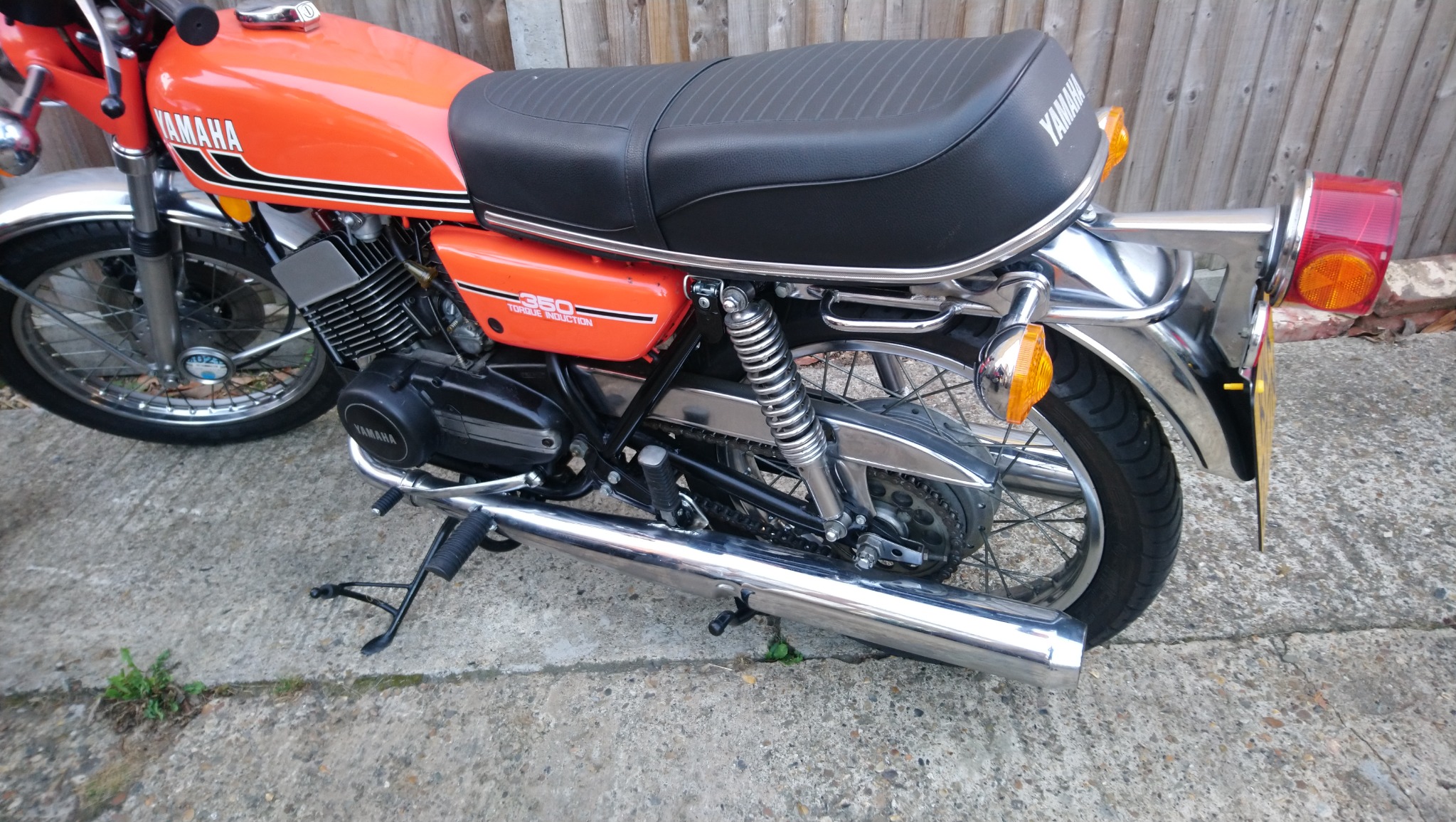 1975 Yamaha RD350B photograph 9