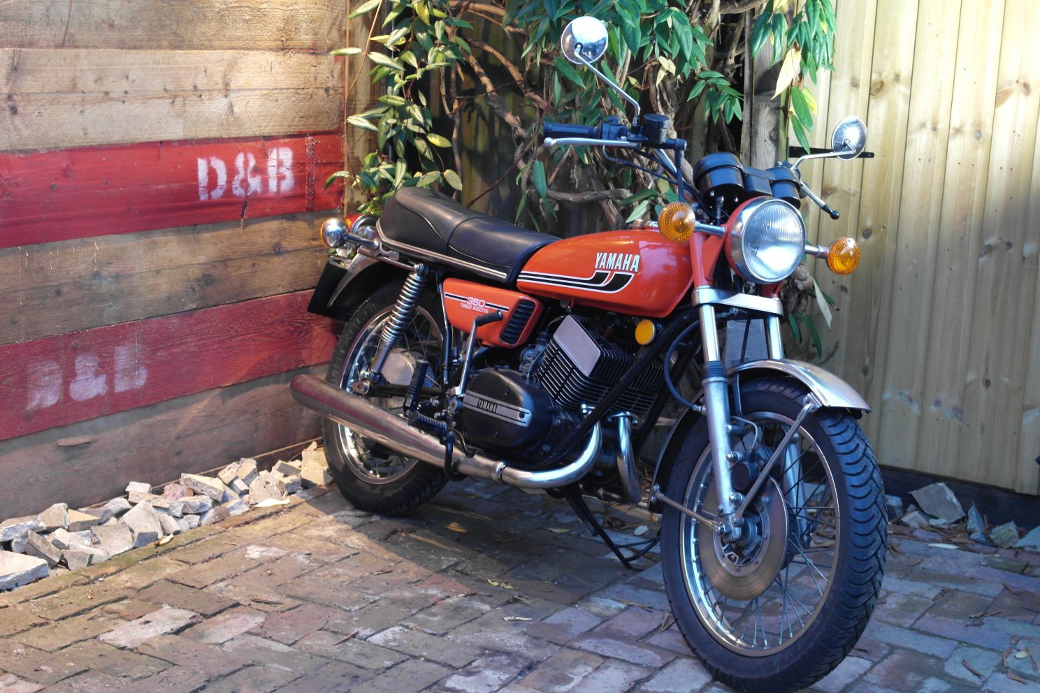 1975 Yamaha RD350B photograph 26
